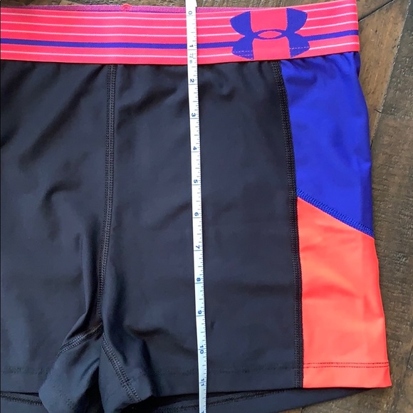 Under Armor Heat-Gear tank and compression shorts - Picture 5 of 6